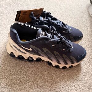 Nike Air Max Dn8
Men's Shoes